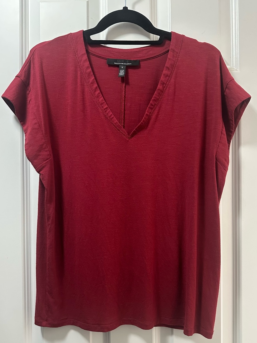 White House Black Market Red Power Tee
V-Neck Short Sleeve Tee